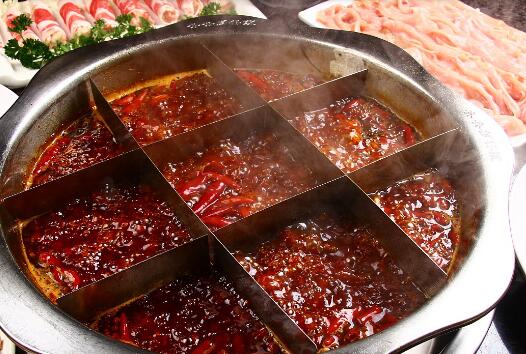 選擇正宗重慶火鍋底料牌子，不會(huì)炒料也能開店！